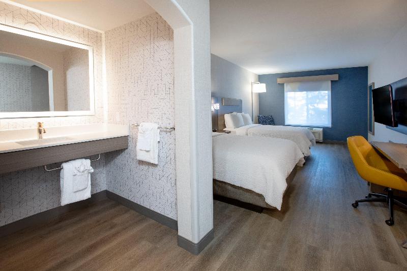 Holiday Inn Express & Suites Lathrop By IHG image