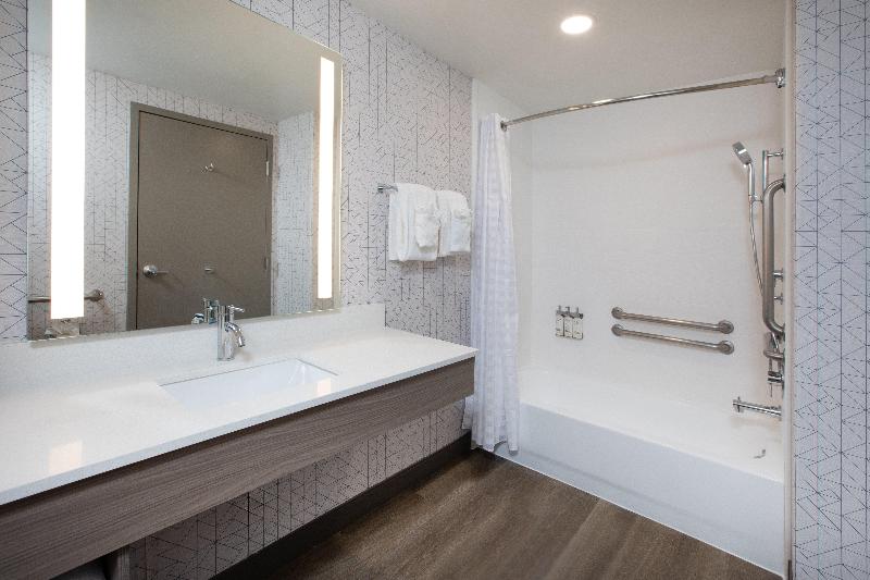 Holiday Inn Express & Suites Lathrop By IHG image