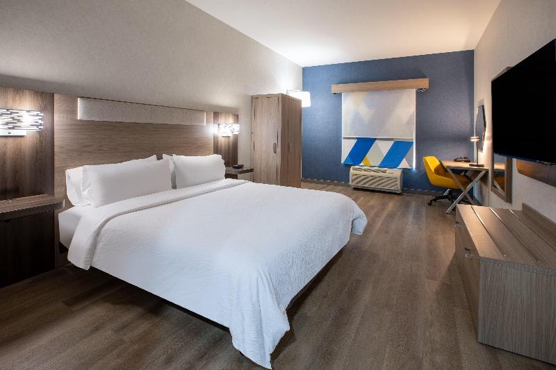 Holiday Inn Express & Suites Lathrop By IHG image
