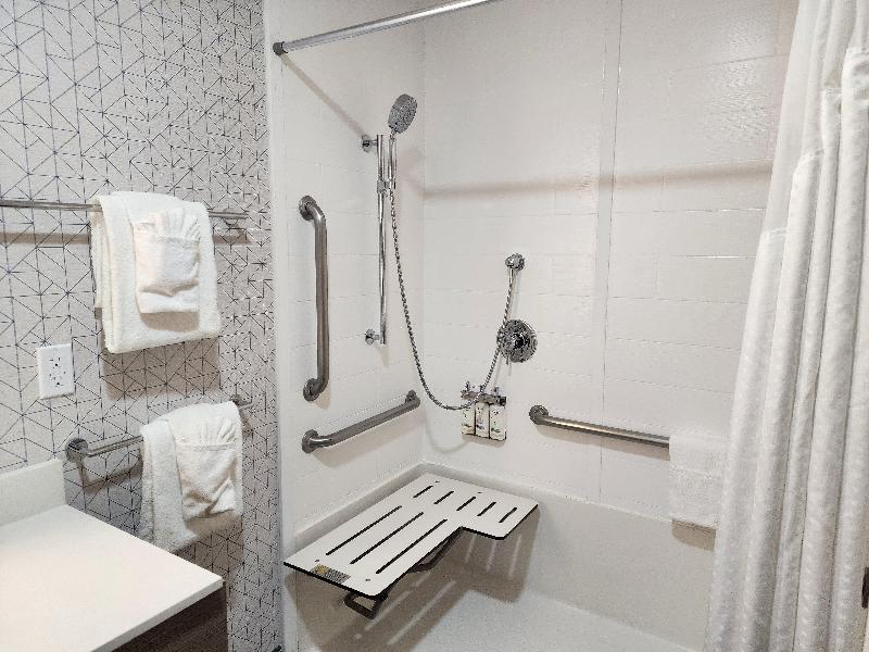 Holiday Inn Express & Suites Lathrop By IHG image