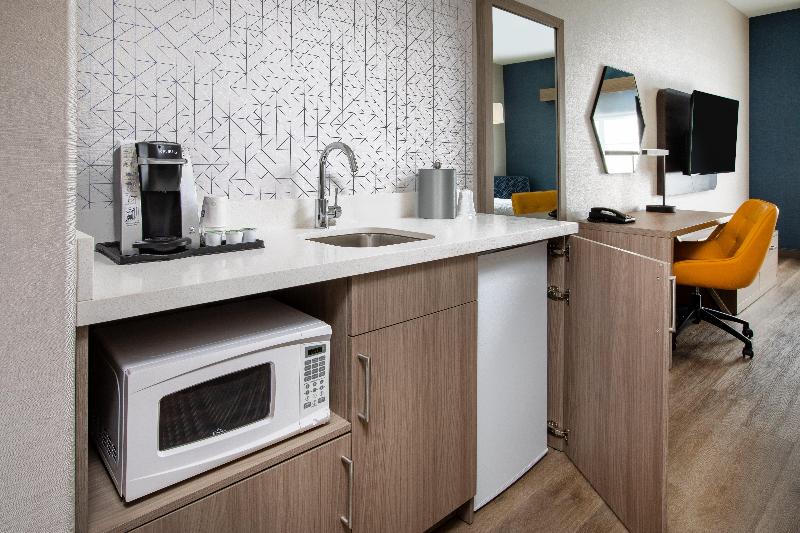 Holiday Inn Express & Suites Lathrop By IHG image
