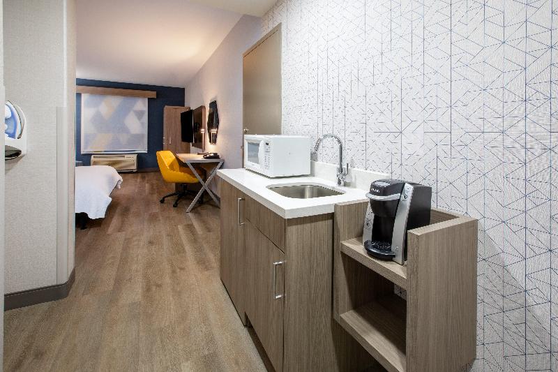 Holiday Inn Express & Suites Lathrop By IHG image