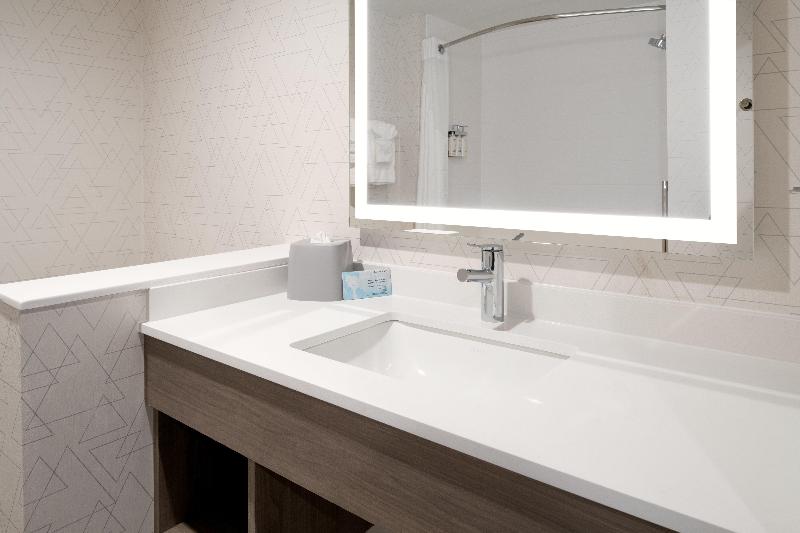 Holiday Inn Express & Suites Lathrop By IHG image