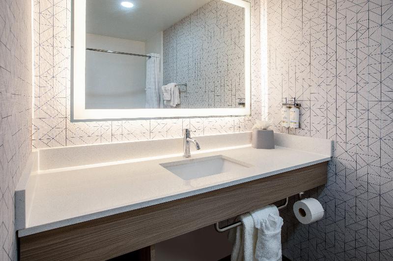 Holiday Inn Express & Suites Lathrop By IHG image