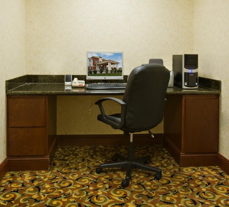 Holiday Inn Express & Suites Levelland image