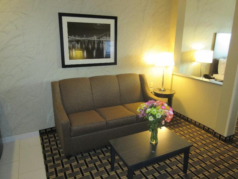 Holiday Inn Express & Suites Butler By IHG image