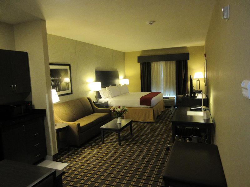 Holiday Inn Express & Suites Butler By IHG image