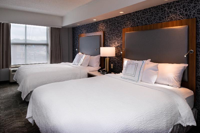 Holiday Inn Express & Suites Pittsburgh North Shor photo 14