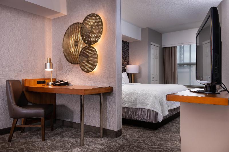 Holiday Inn Express & Suites Pittsburgh North Shor photo 16