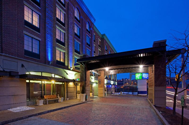Holiday Inn Express Suites Pittsburgh-South Side