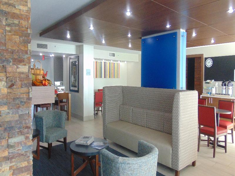 Holiday Inn Express and Suites Wapakoneta image
