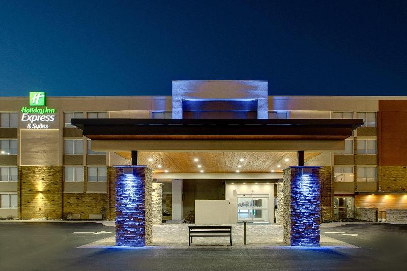 Holiday Inn Express and Suites Wapakoneta image