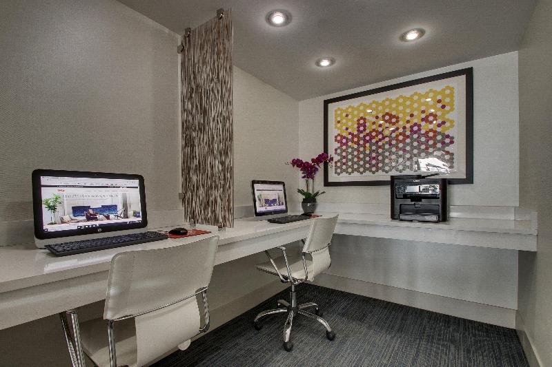 Holiday Inn Express and Suites Wapakoneta image
