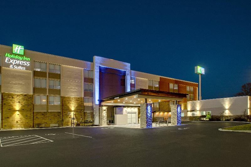 Holiday Inn Express and Suites Wapakoneta image