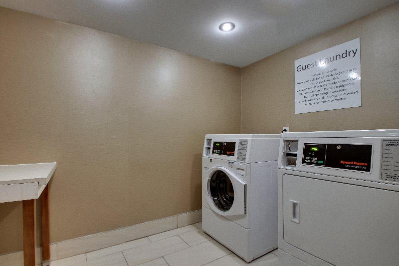 Holiday Inn Express and Suites Wapakoneta image
