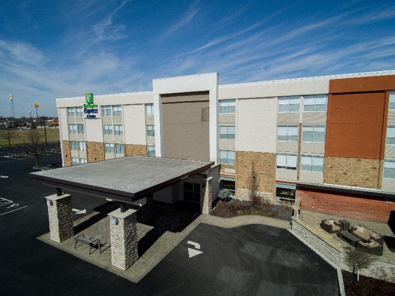 Holiday Inn Express and Suites Wapakoneta image