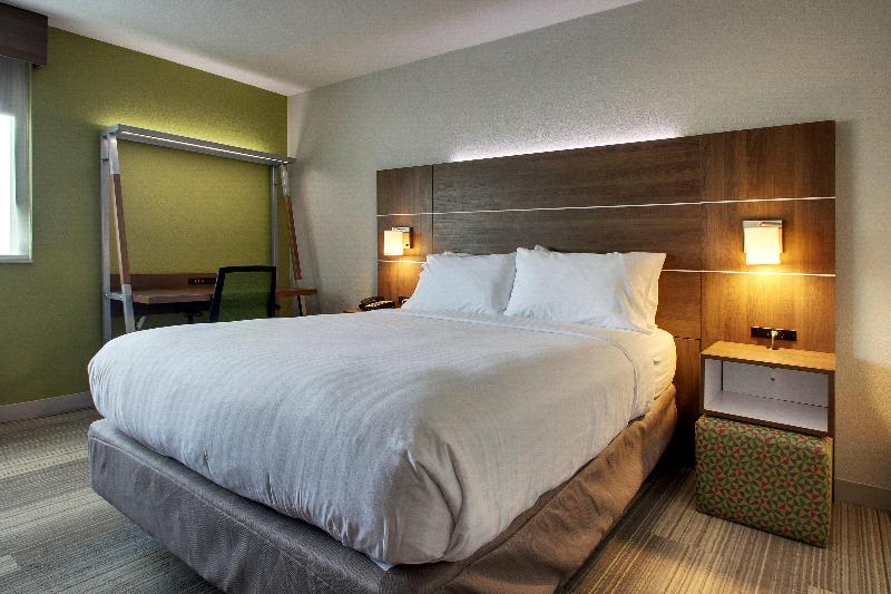 Holiday Inn Express and Suites Wapakoneta image