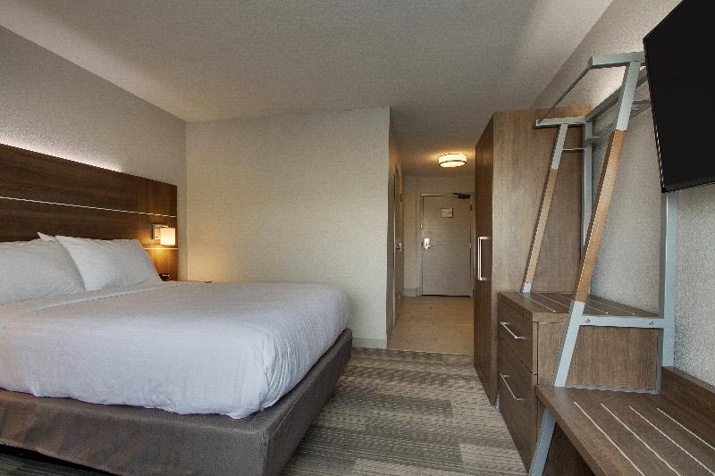 Holiday Inn Express and Suites Wapakoneta image