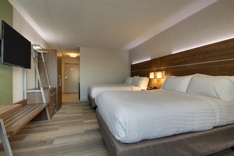 Holiday Inn Express and Suites Wapakoneta image