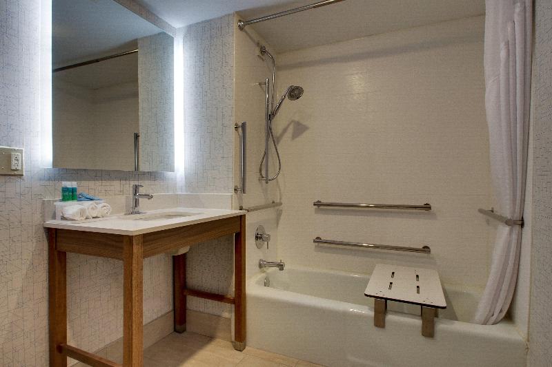 Holiday Inn Express and Suites Wapakoneta image
