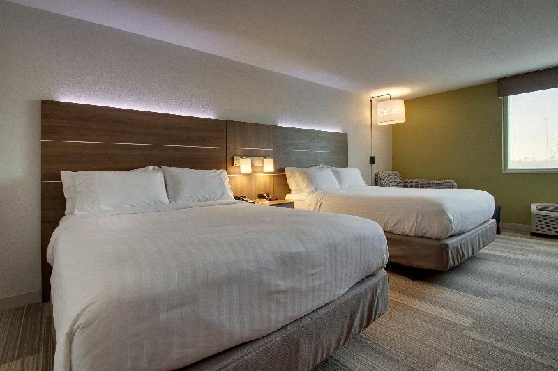 Holiday Inn Express and Suites Wapakoneta image