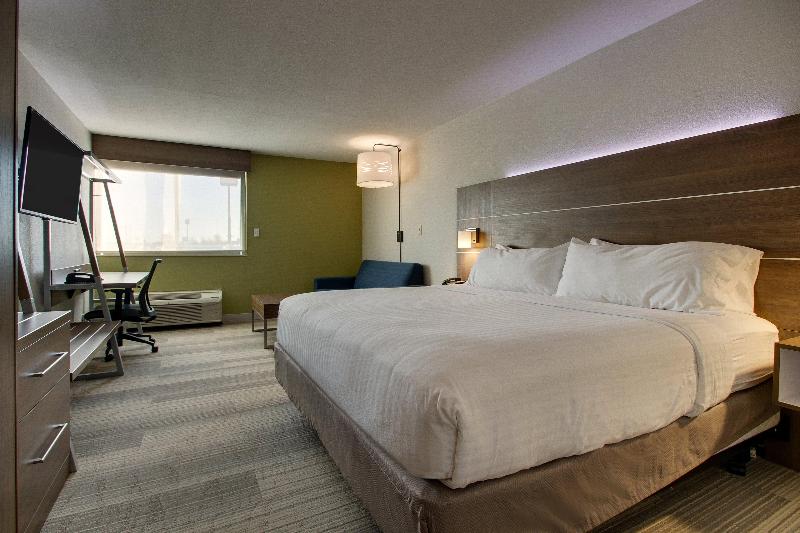 Holiday Inn Express and Suites Wapakoneta image