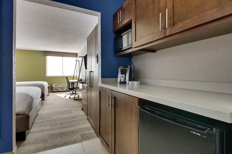 Holiday Inn Express and Suites Wapakoneta image