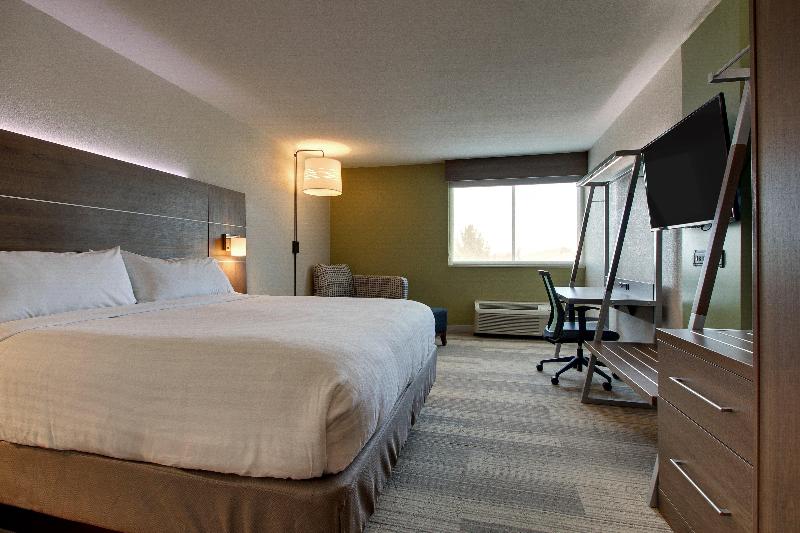 Holiday Inn Express and Suites Wapakoneta image