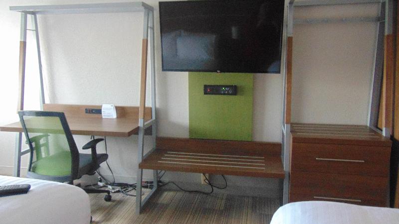 Holiday Inn Express and Suites Wapakoneta image