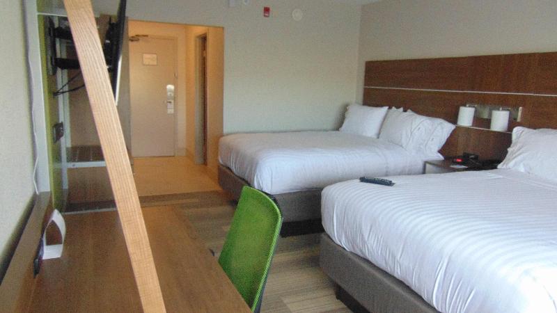 Holiday Inn Express and Suites Wapakoneta image