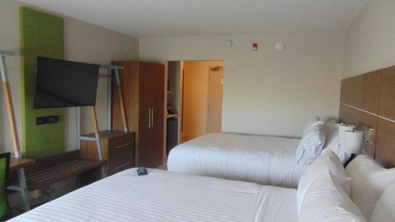 Holiday Inn Express and Suites Wapakoneta image
