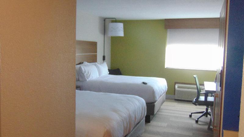 Holiday Inn Express and Suites Wapakoneta image