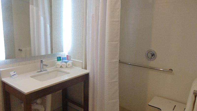 Holiday Inn Express and Suites Wapakoneta image