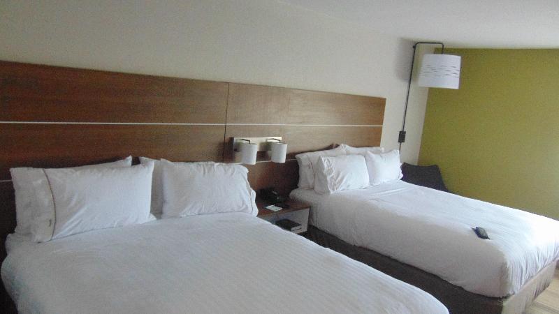 Holiday Inn Express and Suites Wapakoneta image