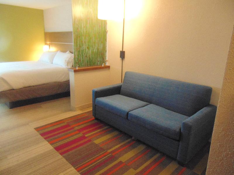 Holiday Inn Express and Suites Wapakoneta image