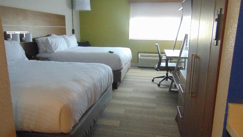 Holiday Inn Express and Suites Wapakoneta image