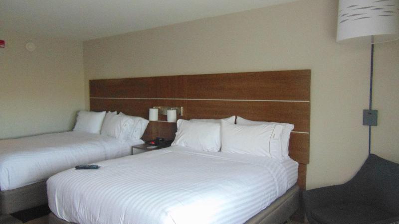 Holiday Inn Express and Suites Wapakoneta image