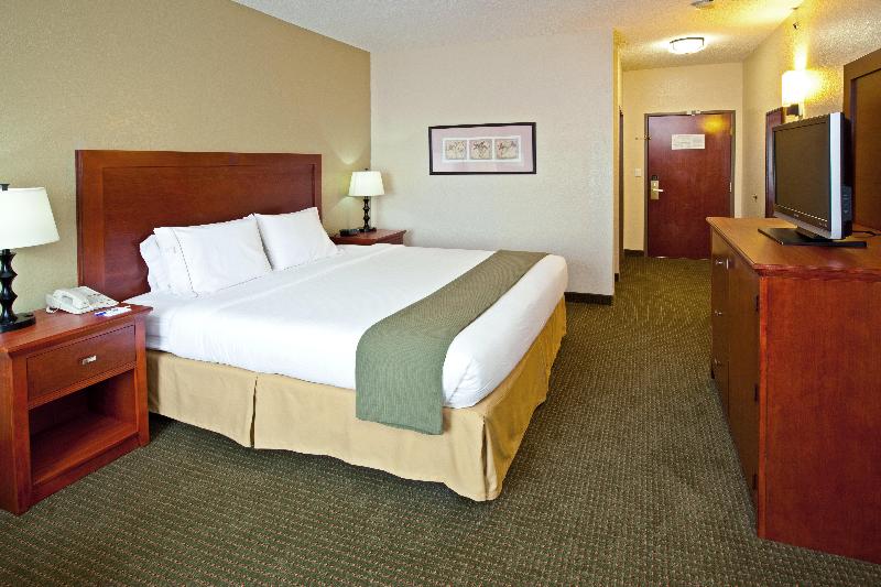 Holiday Inn Express and Suites Bedford photo 23