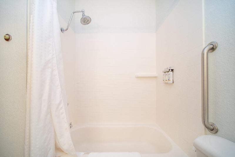 Holiday Inn Express and Suites Bedford photo 15