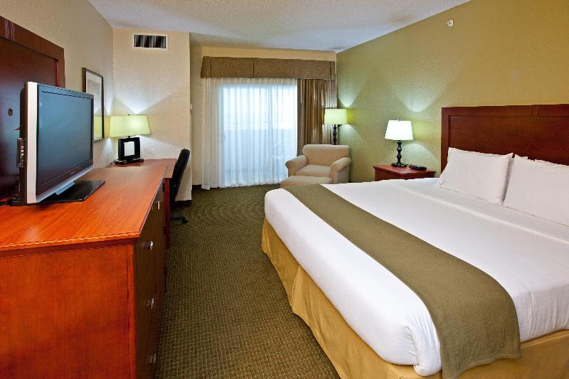 Holiday Inn Express and Suites Bedford