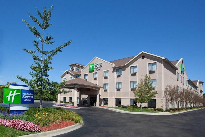 Holiday Inn Express and Suites Belleville Airport