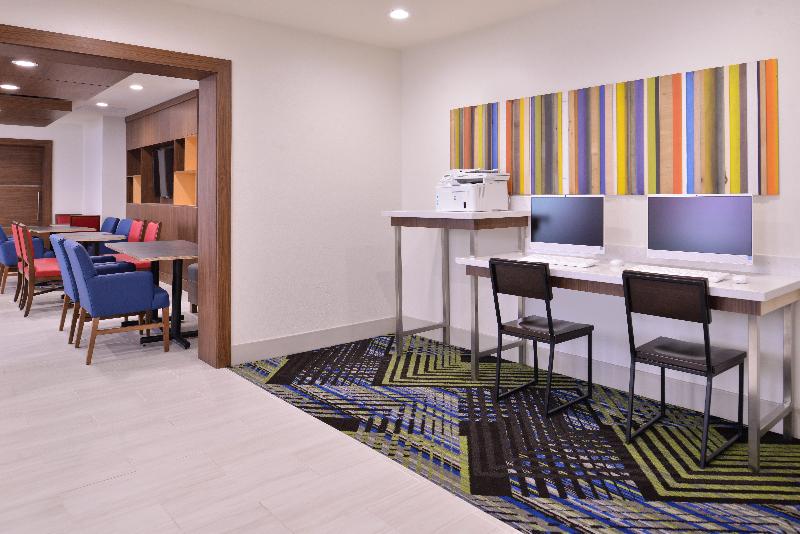Holiday Inn Express & Suites Mesquite
