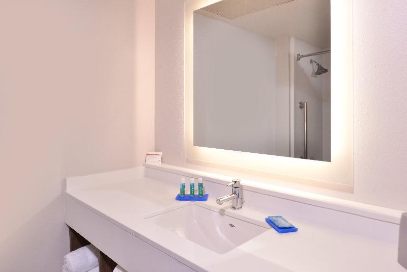 Holiday Inn Express & Suites Mesquite image
