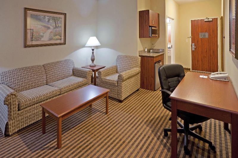 Holiday Inn Express and Suites Waxahachie image