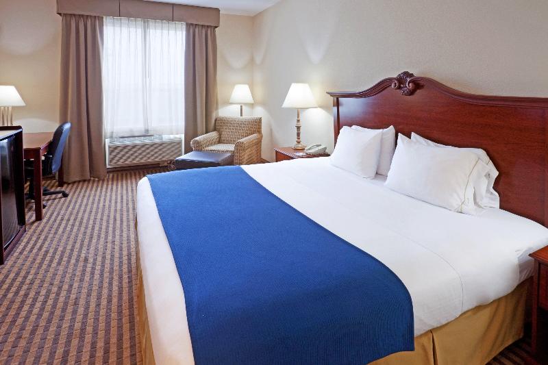 Holiday Inn Express and Suites Waxahachie image