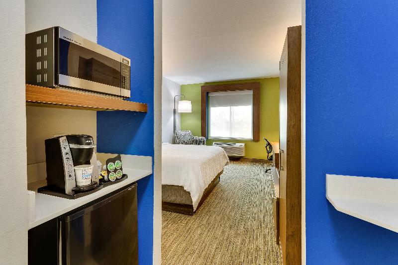 Holiday Inn Express and Suites Waxahachie image