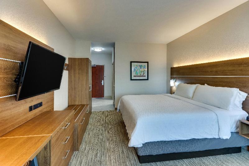 Holiday Inn Express and Suites Waxahachie image