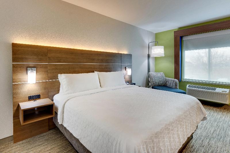 Holiday Inn Express and Suites Waxahachie image