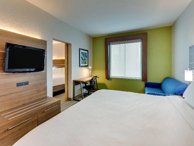 Holiday Inn Express and Suites Waxahachie image