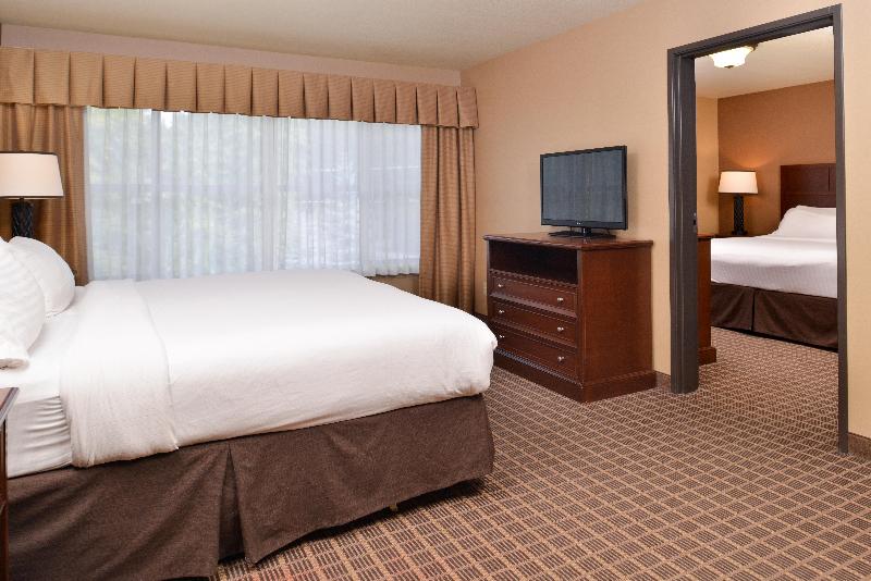 The Evergreen Hotel image